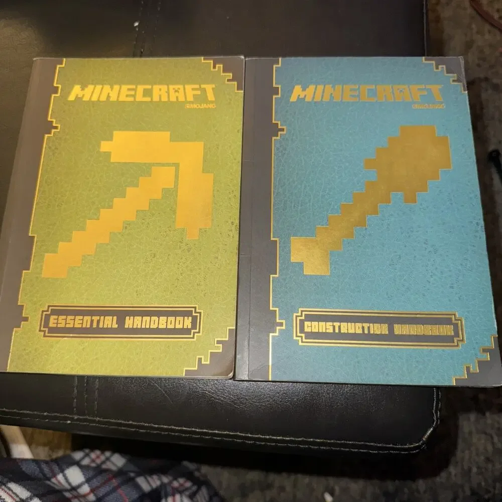 2 Minecraft HandBooks Essentials and Construction